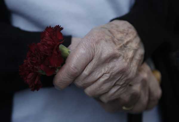 Ασφαλιστικό: Χάνουν άμεσα το ΕΚΑΣ 60.000 συνταξιούχοι - «Μαχαίρι» και στην Εθνική Σύνταξη