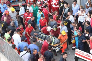 Κατέρρευσε κτήριο στην Νάπολη - Δύο νεκροί, έξι αγνοούμενοι