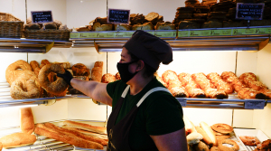 Το ψωμί… ψωμάκι: Πάνω από δύο ευρώ «εκτοξεύθηκε» η τιμή
