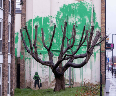 Εργο του Banksy στο Λονδίνο βανδαλίστηκε με λευκή μπογιά
