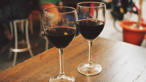 Γιατί το κόκκινο κρασί κάνει καλό στο έντερο