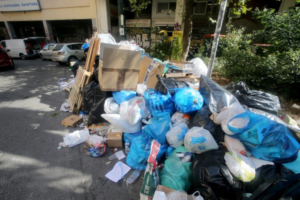 Χιλιάδες τόνοι σκουπιδιών στους δρόμους της Θεσσαλονίκης