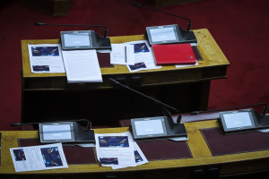 Νομοσχέδιο «σκούπα» στην Βουλή με διατάξεις για Δήμους, Περιφέρειες και υπαλλήλους ΟΤΑ