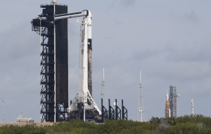 NASA: Στην τελική ευθεία για εκτόξευση ο γιγαντιαίος πύραυλος SLS, «επιστροφή» αστροναυτών στη Σελήνη