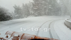 Χιονοπτώσεις στην Εύβοια: Χωρίς ρεύμα πολλά χωριά