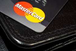 Η Κομισιόν εγκαλεί την MasterCard για αύξηση στο κόστος των πληρωμών με κάρτα