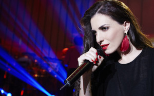Τραγωδία στο The Mall Athens: Συγκλονισμένη η τραγουδίστρια Φωτεινή Δάρρα - Την είδε να πέφτει