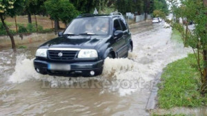 Καιρός: Σοβαρά προβλήματα από τη βροχόπτωση στη Φθιώτιδα: Ξεχείλισε χείμαρρος, «κόπηκε» στα δύο η Παλιά Εθνική οδός