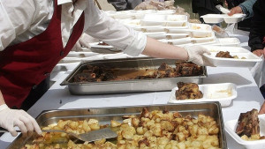 Περιφέρεια Αττικής: 40.000 γεύματα σε ευπαθείς ομάδες - Σε ποιους δήμους θα δοθούν