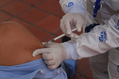Ξεκινάνε τον Οκτώβριο οι εμβολιασμοί με τα νέα εμβόλια για τον κορονοϊό