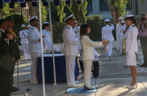 Σακελλαροπούλου: Η ΠτΔ επέδωσε τα ξίφη στους νέους και νέες σημαιοφόρους του Πολεμικού Ναυτικού