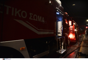 Πύρινος εφιάλτης για ιδιοκτήτη επιχείρησης στη Θεσσαλονίκη, «Τον είδαμε να φλέγεται, αρπάξαμε το λάστιχο και πυροσβεστήρα»