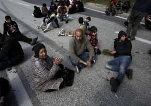 Καθιστική διαμαρτυρία για τις συνθήκες διαβίωσης προσφύγων στη Softex