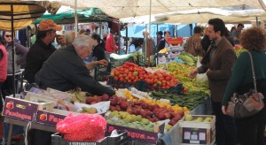 Αιτήσεις για τα κουπόνια λαϊκών αγορών στο κέντρο κοινότητας δήμου Βόλβης
