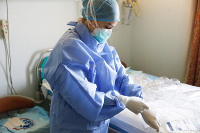 «Ασφυξία» στα νοσοκομεία: Βγήκαν τα ράντζα στους διαδρόμους, «καμπανάκι» για την «Όρθρος»