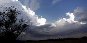 Πρόγνωση καιρού: Σποραδικές καταιγίδες τις απογευματινές ώρες