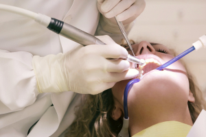 Έρευνα «καμπανάκι»: Όσοι «ξεχνάνε» την υγιεινή στα δόντια, έχουν αυξημένο κίνδυνο να πάθουν άνοια