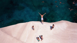 «Μένουμε ασφαλείς, απολαμβάνουμε Ελλάδα», το νέο σποτ για τον ελληνικό τουρισμό (vid)