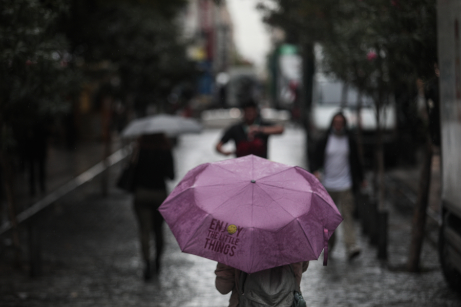 Καιρός σήμερα – Κακοκαιρία «Αθηνά»: Ισχυρές βροχές, καταιγίδες και χαλαζόπτωση