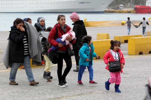 Στις 4.730 οι πρόσφυγες και μετανάστες στο λιμάνι του Πειραιά