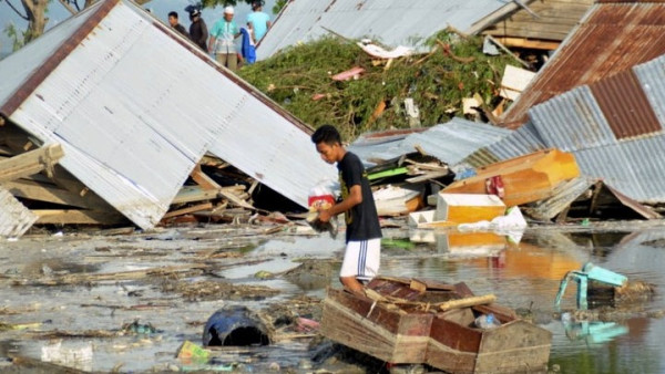 Ινδονησία: Οι σεισμοί και τα τσουνάμι που συγκλόνισαν τη χώρα