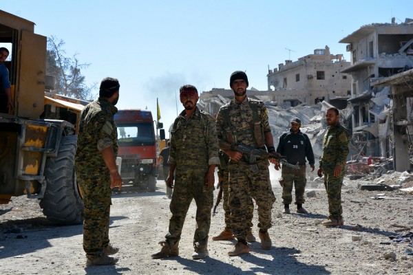 Οι μαχητές της YPG πιστώνουν στον Οτσαλάν τη νίκη τους στη Ράκα