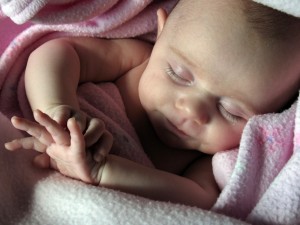 Τελικά τα μωρά πρέπει ή όχι να κοιμούνται στο ίδιο δωμάτιο με τους γονείς;