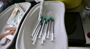 Εμβόλιο γρίπης και κορονοϊού: Πόσο ασφαλής είναι η ταυτόχρονη χορήγηση
