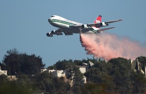 Το μεγαλύτερο πυροσβεστικό αεροπλάνο του κόσμου επιστρατεύει η Καλιφόρνια