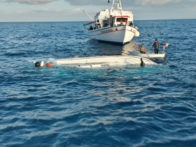 «Λαβράκι» για το λιμενικό: Πήγαν να σώσουν βάρκα με μετανάστες και τσάκωσαν...δουλέμπορους