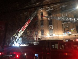 Νέα Υόρκη: Τραγωδία με 12 νεκρούς από φωτιά σε πολυκατοικία στο Μπρονξ