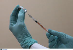 Έως 20.000 εμβολιασμοί την ημέρα στα τέσσερα mega Κέντρα