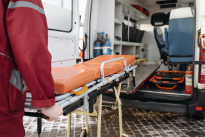 Νοσοκομεία Αττικής: Ιδιωτικά ασθενοφόρα αναλαμβάνουν τις δευτερογενείς μεταφορές, χωρίς κόστος για τους ασθενείς