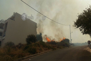 Φωτιά τώρα στο Ρέθυμνο - Απειλεί σπίτια (pics+vid)