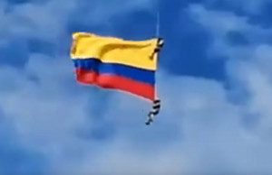 Κολομβία: Νεκροί δύο αξιωματικοί σε επίδειξη στο Μεντεγίν - Έσπασε το σχοινί που τους συνέδεε με το ελικόπτερο (vid)