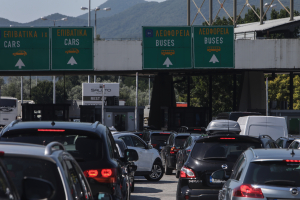 «Βιαστικοί» οι Έλληνες οδηγοί μέσα στον Αύγουστο, περισσότερες από 23.000 παραβάσεις σε μια εβδομάδα