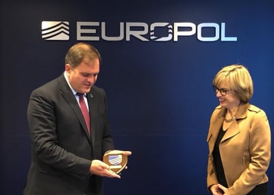 ΑΑΔΕ και Europol διευρύνουν τη συνεργασία τους