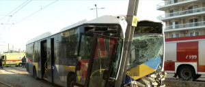 Τροχαίο στην παραλιακή με λεωφορείο του ΟΑΣΑ, με 6 τραυματίες (βίντεο)