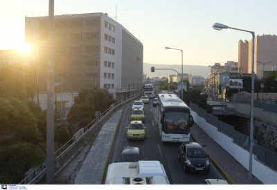 Καταφύγιο από την πανδημία το αυτοκίνητο για τους Ελληνες