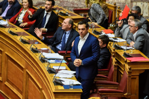 Εκτάκτως στην Βουλή ο Τσίπρας - Ανακοινώνει το ποσό της «13ης σύνταξης»