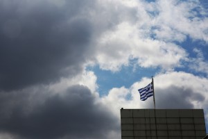 Bloomberg: ΔΝΤ και θεσμοί τσακώνονται για την Ελλάδα