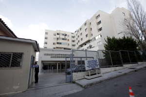 ΕΙΝΑΠ: Προπηλακισμοί και απειλές από συνοδό ασθενούς που πέθανε από κορονοϊό στο νοσοκομείο «Κωνσταντινοπούλειο»