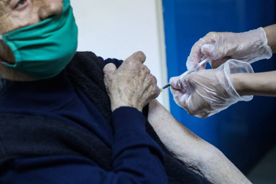 Μανιτάκης: Συνταγματική η υποχρεωτικότητα του εμβολιασμού, νόμιμες οι κυρώσεις στους αρνητές