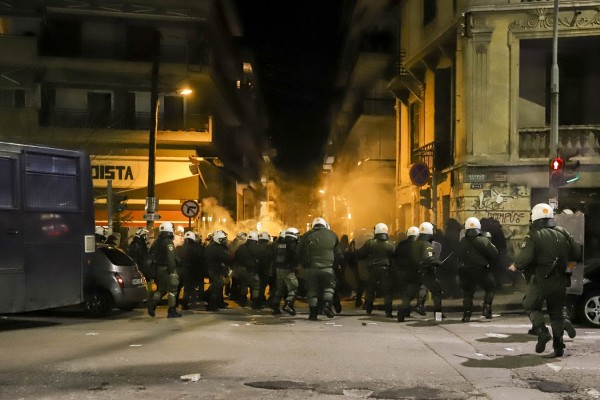 Ένταση σε πορεία ατόμων του αντεξουσιαστικού χώρου στη Θεσσαλονίκη (βίντεο)