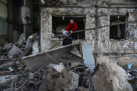 Πόλεμος στην Ουκρανία: Ασταμάτητοι βομβαρδισμοί από τη Ρωσία, ισοπεδώνονται Κίεβο, Μαριούπολη, Χάρκοβο - Την Τρίτη νέες διαπραγματεύσεις