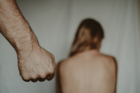 Κρήτη: 26χρονη κοπέλα κατήγγειλε βιασμό από τον 50χρονο σύντροφό της
