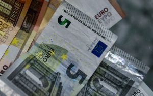 Κατώτατος μισθός: Έκπληξη με επιπλέον αύξηση 5 ευρώ