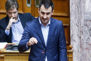 Νομοθετική ρύθμιση για την ψήφο των Ελλήνων του Εξωτερικού προανήγγειλε ο Χαρίτσης