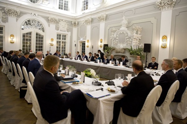 Ευρωπαϊκό Νομισματικό Ταμείο και πόρτα εξόδου στο ΔΝΤ έδειξε το δείπνο των ηγετών