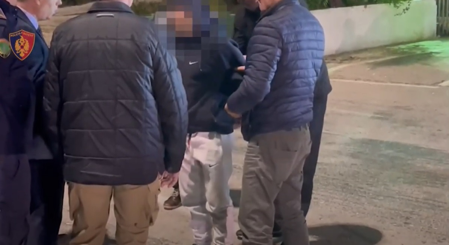 Βίντεο ντοκουμέντο: Η στιγμή που η αλβανική αστυνομία παραδίδει στην ΕΛ.ΑΣ τον βιαστή με το τατουάζ
